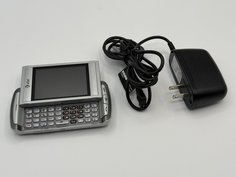 UTStarcom Quickfire GTX75 AT&T Silver Cell Phone w/ Charger Untested For Parts